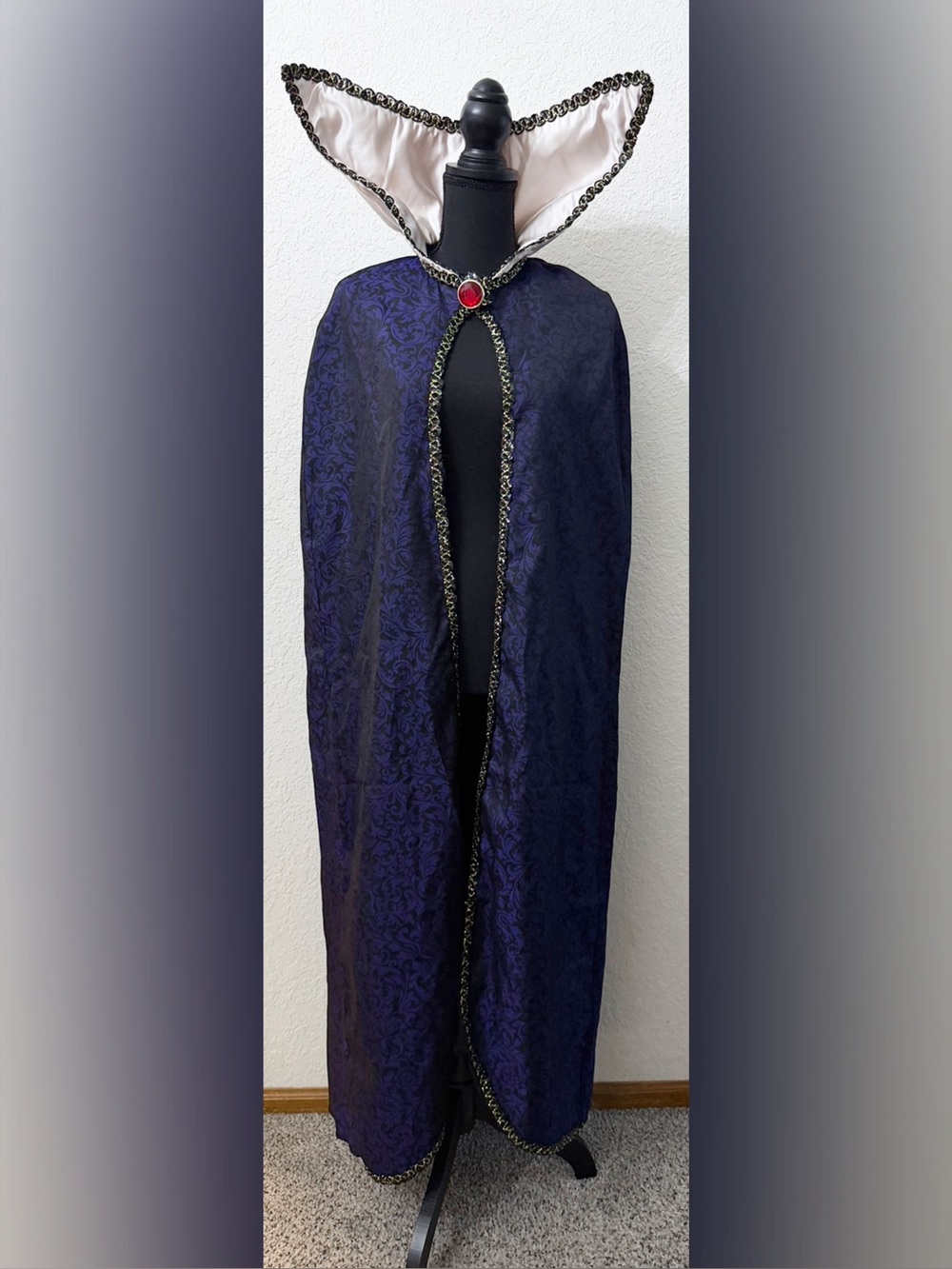 NWT - Vintage 90s Disney Evil Queen Cape Jacket - S